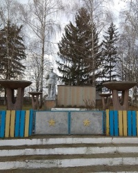 Памятник в честь воинов-односельчан в с.Великая Березна