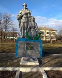 Памятник в честь воинов-односельчан в с.Великие Каленичи
