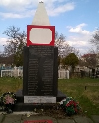 Братская могила советских воинов, погибших при освобождении села 13 апреля 1944 в п.г.т.Великодолинское