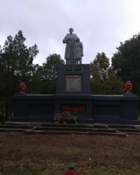 Памятник воинам-землякам в с.Великоалександровка