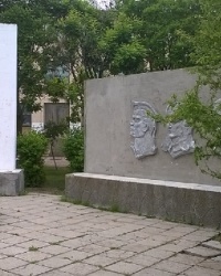 Памятник в честь воинов-односельчанам в с.Вересаево