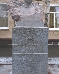 Памятник Т. Г. Шевченко в п.г.т.Весёлое