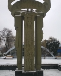 Фонтан-памятник правителям Киевской Руси в г.Вышгород