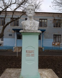 Памятник Н. А. Щорсу в с.Воскресенка (Ивановский район)