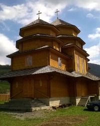 Храм святого Николая Иоанна Крестителя и Покрова Пресвятой Богородицы в п.г.т.Ждениево