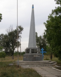 с. Ганнівка. Братська могила і пам'ятний знак загиблим односельцям. 