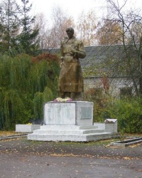 с.Бакланова Муравейка. Братская могила и памятный знак погибшим односельчанам