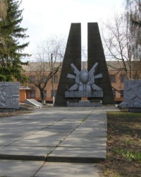 с. Безуглівка. Пам’ятний знак загиблим односельцям.
