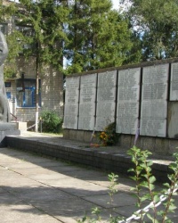 с.Бурківка. Пам’ятний знак загиблим односельцям.