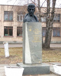 м. Черкаси. Погруддя В.В.Чіковані.