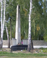 с. Черняхівка. Пам'ятний знак загиблим односельцям.