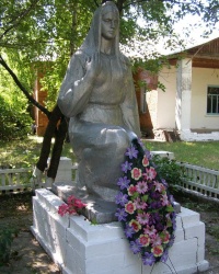 м. Носівка. Пам’ятний знак загиблим жителям села Дебреве.
