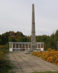 пгт Дмитровка. Памятный знак погибшим землякам.