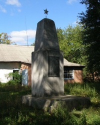 с. В’юнне. Пам'ятний знак загиблим односельцям.