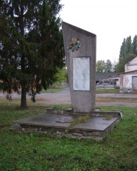 м. Гребінка. Пам’ятний знак загиблим працівникам підприємства «Сільгосптехніка».