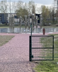 м. Київ. Інсталяція «Дзеркальне поле».