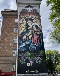 м. Київ. Мурал «Мадонна».