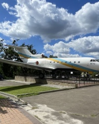 м. Київ. Літак Як-40 на території КПІ.