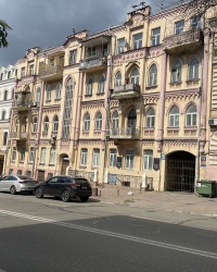 м. Київ. Будинок № 12 по вул. Петлюри.