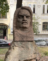 м. Київ. Пам’ятник Оноре де Бальзаку.