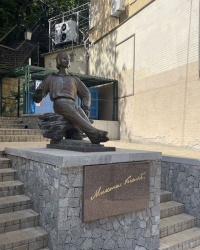 м. Київ. Пам’ятник М.В.Гоголю на Андріївському узвозі.