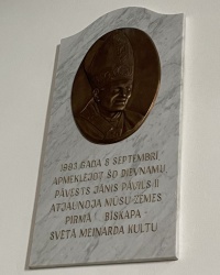 м. Рига. Меморіальна дошка Іоанну Павлу ІІ.