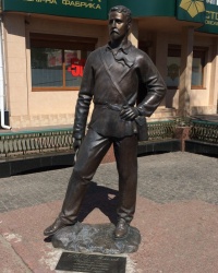 м. Прилуки. Пам’ятник В.І.Маслову.