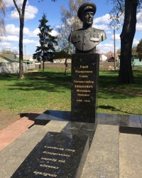 м. Прилуки. Могила генерала М.І.Зіньковича.
