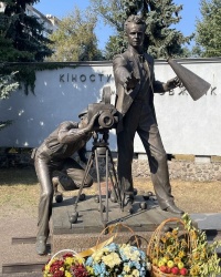 м. Київ. Пам'ятник Олександру Довженку.