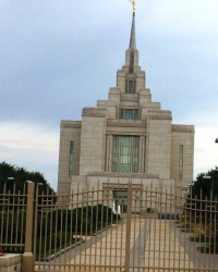 с. Софіївська Борщагівка. Храм мормонів.