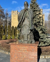 м. Київ. Пам’ятник Конфуцію.