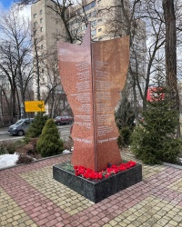 м. Київ. Пам’ятний знак випускникам КПІ – воїнам АТО.