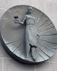 м. Київ. Скульптура «Медицина».