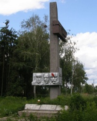 с. Івашківка. Пам'ятний знак загиблим односельцям.