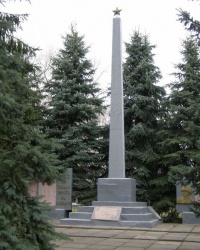 с.Красносільське. Пам’ятний знак загиблим односельцям.