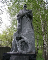 г.Бобровица. Братская могила воинов (2).