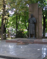 м. Київ. Пам'ятний знак загиблим медикам.