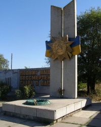 с. Новий Комар. Пам'ятний знак загиблим односельцям