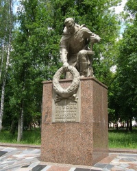 г.Остер. Братская могила (6)