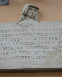 м. Краків. Меморіальна дошка св. Фаустині Ковальській. 