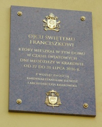 м. Краків. Меморіальні дошки римським папам в палаці біскупів.