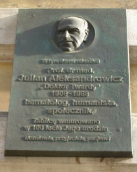 м. Краків. Меморіальна дошка Юліану Олександровичу.