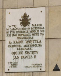 м. Краків. Меморіальна дошка Іоанну Павлу ІІ на костелі св. Станіслава Косткі.