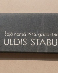 м. Рига. Меморіальна дошка Улдісу Стабулнієксу.