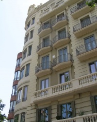 м. Барселона. Будинок № 710 на вул. Via de les Corts Catalanes.  м. Барселона. Будинок № 710 на вул. Via de les Corts Catalanes.