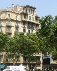 м. Барселона. Будинок № 733 на вул. Via de les Corts Catalanes.  м. Барселона. Будинок № 733 на вул. Via de les Corts Catalanes.