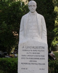 м. Анкона. Погруддя Луїджі Альбертіні.