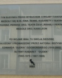 м. Варшава. Меморіальна дошка кабаре «Дудек».