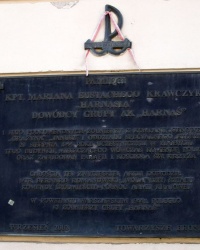 м. Варшава. Меморіальна дошка Маріану Кравчику.