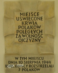 м. Варшава. Пам’ятний знак Тхорка на будівлі № 66 по вул. Краківське передмістя.